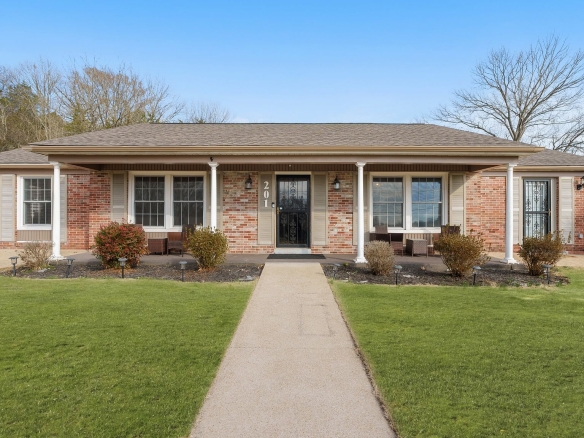 201 Glendale Cir — home for sale, photo 1