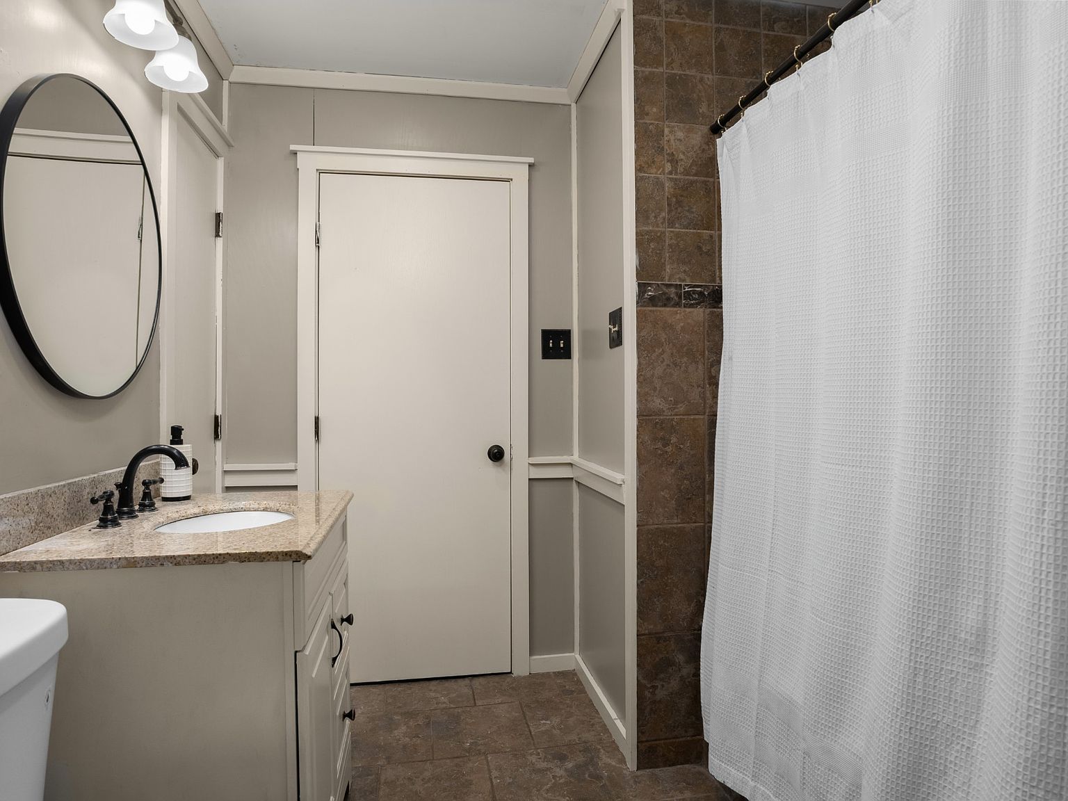 201 Glendale Cir — home for sale, photo 25
