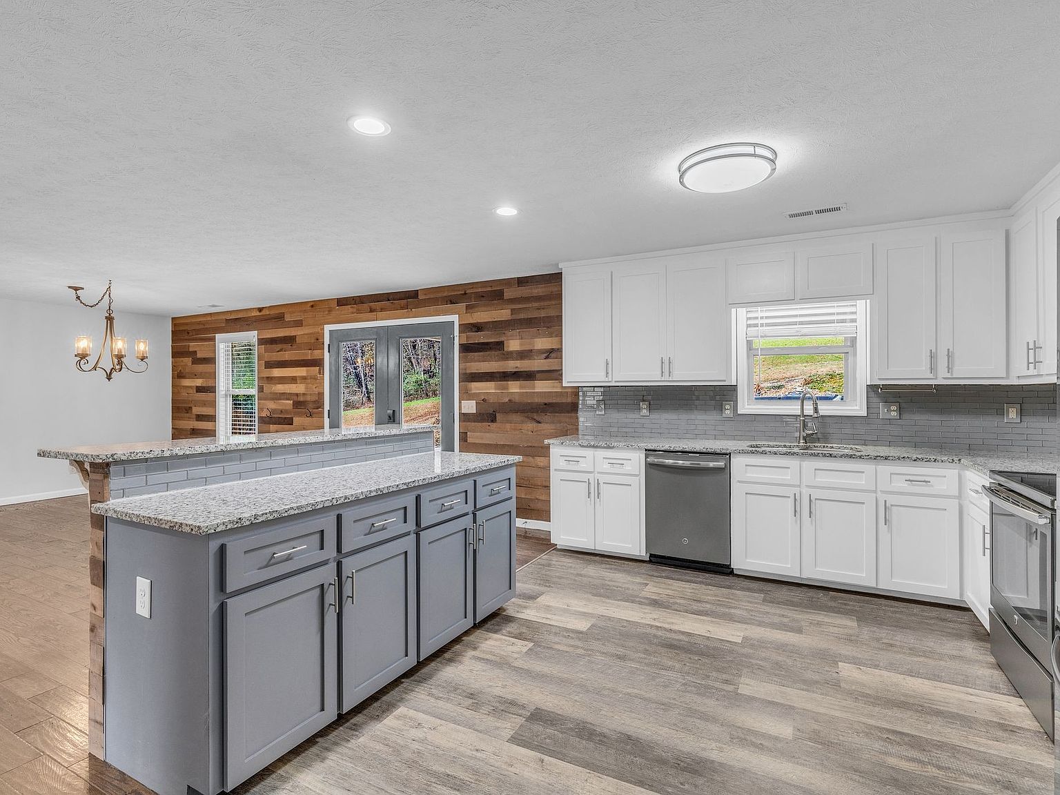 240 Scenic Ct — home for sale, photo 25