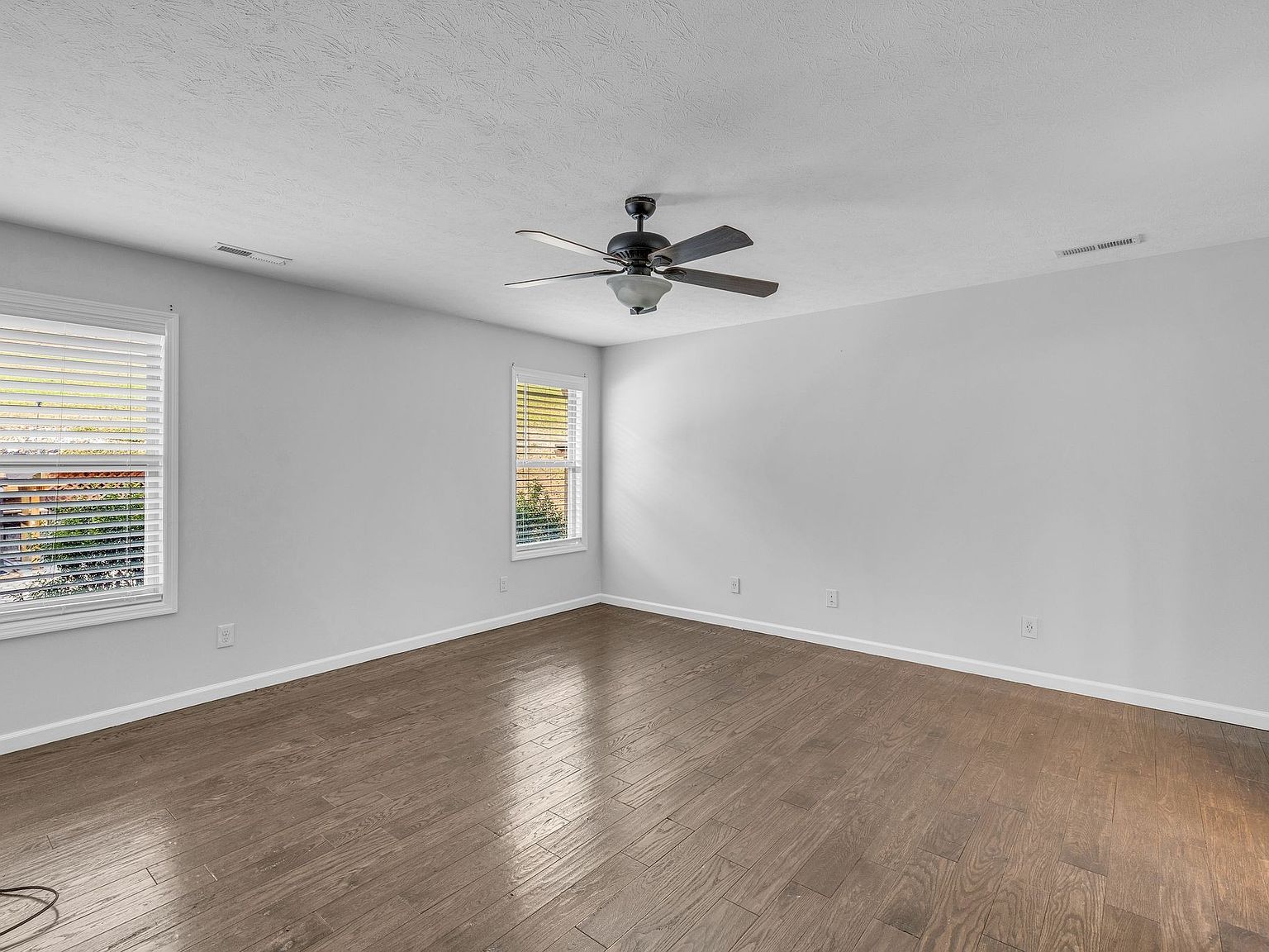 240 Scenic Ct — home for sale, photo 33