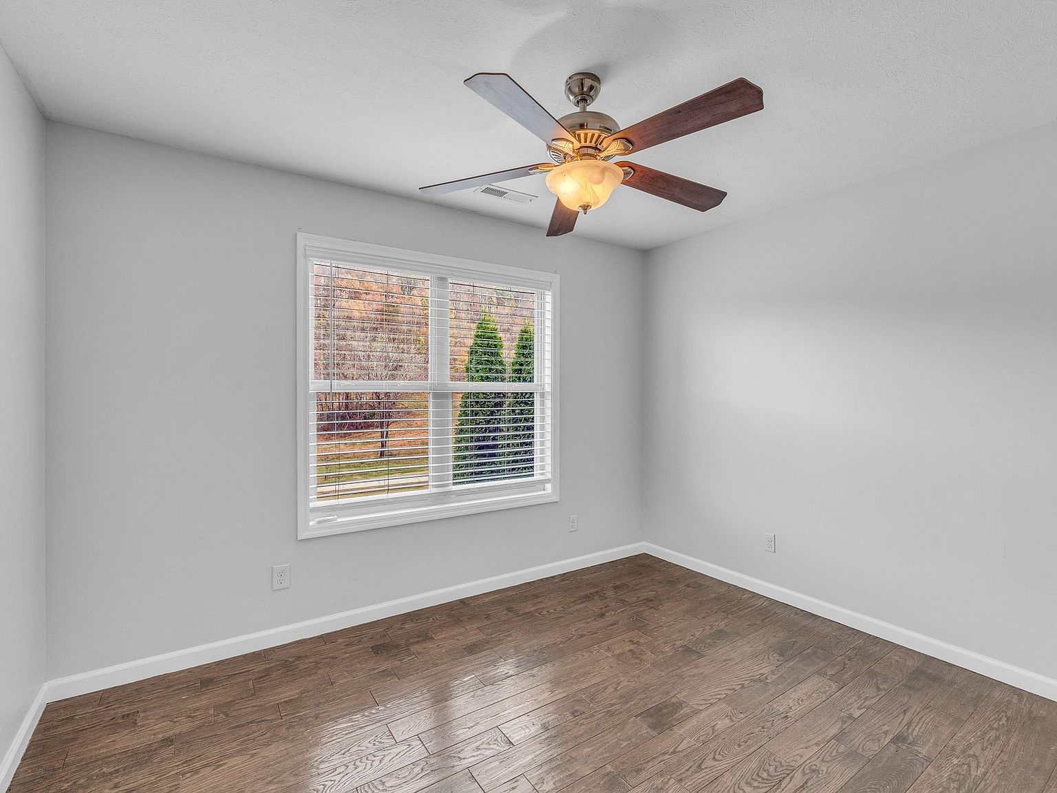240 Scenic Ct — home for sale, photo 39
